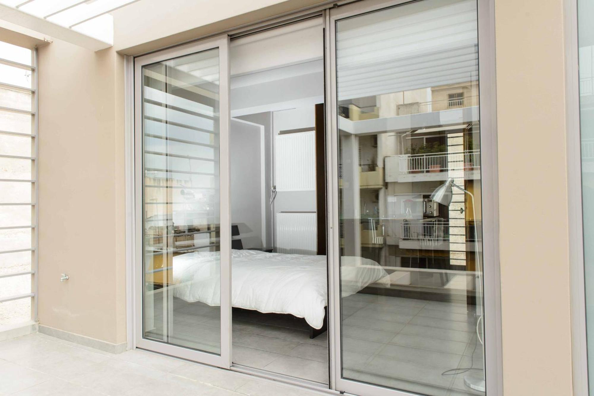 Апартаменты Bright Loft With Terrance - Next To Metro Kerameikos Афины Экстерьер фото